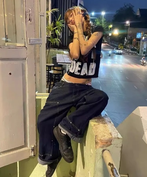 lilful(リルフル)の「【26年春夏新作】グラフィックロゴクロップド半袖Tシャツ(Tシャツ/カットソー・レディース・ブラック・M/S)」の3枚目の写真