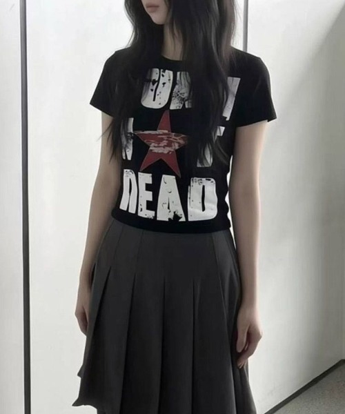 lilful(リルフル)の「【26年春夏新作】グラフィックロゴクロップド半袖Tシャツ(Tシャツ/カットソー・レディース・ブラック・M/S)」の4枚目の写真