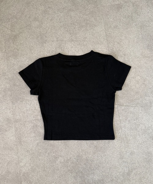 lilful(リルフル)の「【26年春夏新作】グラフィックロゴクロップド半袖Tシャツ(Tシャツ/カットソー・レディース・ブラック・M/S)」の10枚目の写真
