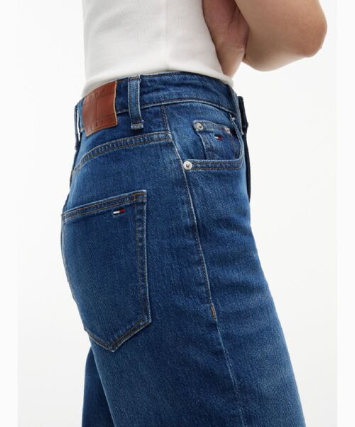 tommy jeans(トミー ジーンズ)の「スリムストレートジーンズ(デニムパンツ・レディース・ブルー・25inch/26inch/27inch)」の2枚目の写真