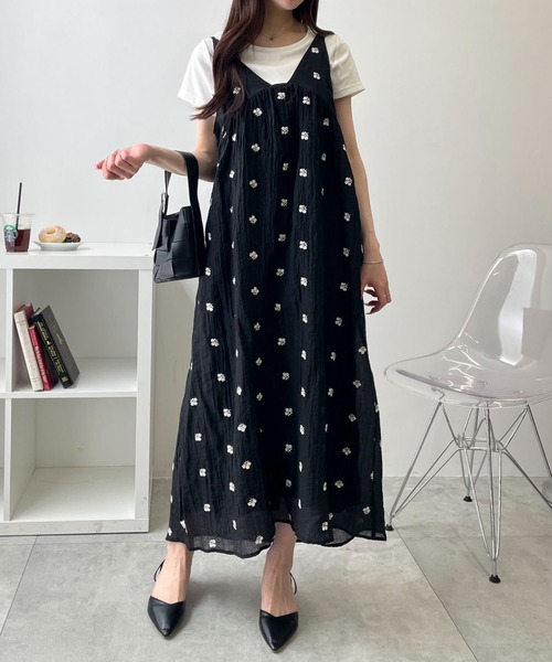 WEGO(ウィゴー)の「WEGO/楊柳刺繍キャミワンピ(ワンピース・レディース・ブラック/ホワイト・FREE)」の1枚目の写真