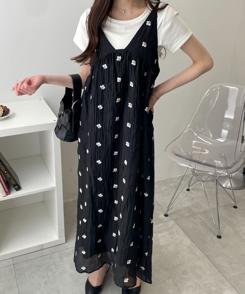 WEGO(ウィゴー)の「WEGO/楊柳刺繍キャミワンピ(ワンピース・レディース・ブラック/ホワイト・FREE)」の7枚目の写真