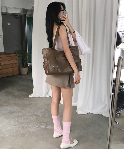 RAIMENT(レイメント)の「Stud Band Big Bag_Mud Brown(ショルダーバッグ・レディース・その他・FREE)」の5枚目の写真