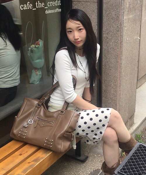 RAIMENT(レイメント)の「Stud Band Big Bag_Mud Brown(ショルダーバッグ・レディース・その他・FREE)」の6枚目の写真