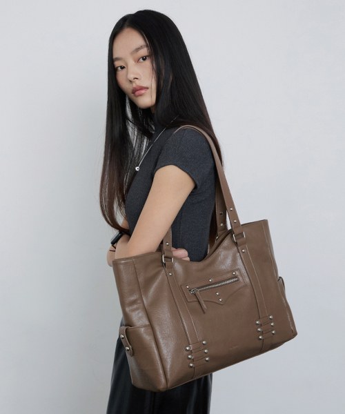 RAIMENT(レイメント)の「Stud Band Big Bag_Mud Brown(ショルダーバッグ・レディース・その他・FREE)」の12枚目の写真