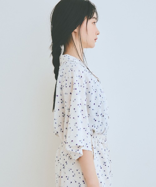 COLORME(カラーミー)の「【AKB48 伊藤百花 着用】小花柄開襟シャツ(シャツ/ブラウス・レディース・ブラック/ホワイト・FREE)」の6枚目の写真