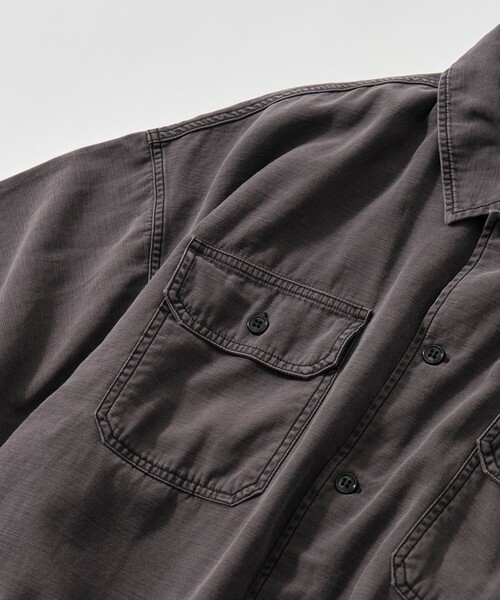 REMI RELIEF(レミレリーフ)の「【REMI RELIEF/レミレリーフ】WIDE MILITARY S/S SHIRT(小花スタッズ)(シャツ/ブラウス・メンズ・ダークグレー/カーキ・M/L/XL)」の4枚目の写真