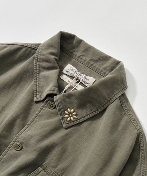 REMI RELIEF(レミレリーフ)の「【REMI RELIEF/レミレリーフ】WIDE MILITARY S/S SHIRT(小花スタッズ)(シャツ/ブラウス・メンズ・ダークグレー/カーキ・M/L/XL)」の5枚目の写真