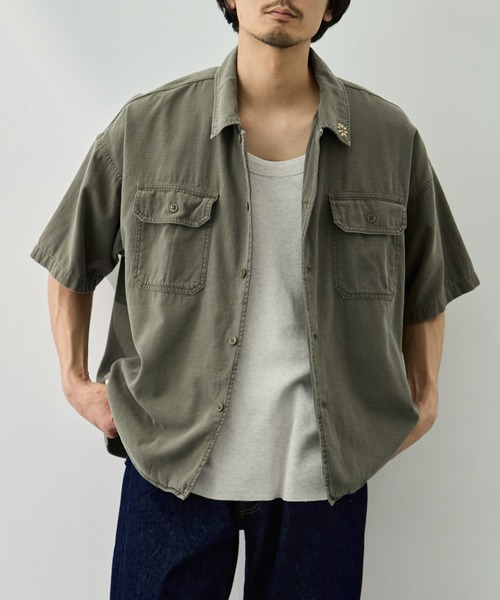 REMI RELIEF(レミレリーフ)の「【REMI RELIEF/レミレリーフ】WIDE MILITARY S/S SHIRT(小花スタッズ)(シャツ/ブラウス・メンズ・ダークグレー/カーキ・M/L/XL)」の12枚目の写真