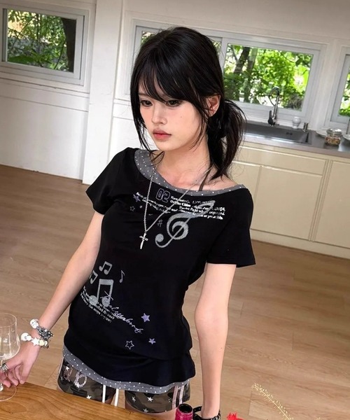 SHEPP(シープ)の「音符グラフィック×レイヤード風 アシンメトリーTシャツ(Tシャツ/カットソー・レディース・ブラック・F)」の10枚目の写真