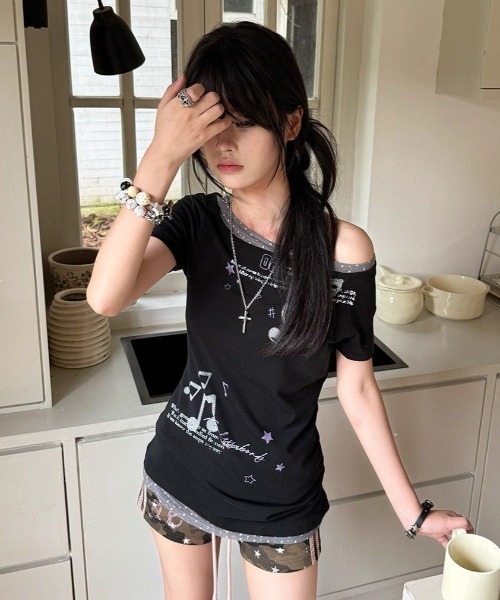 SHEPP(シープ)の「音符グラフィック×レイヤード風 アシンメトリーTシャツ(Tシャツ/カットソー・レディース・ブラック・F)」の11枚目の写真