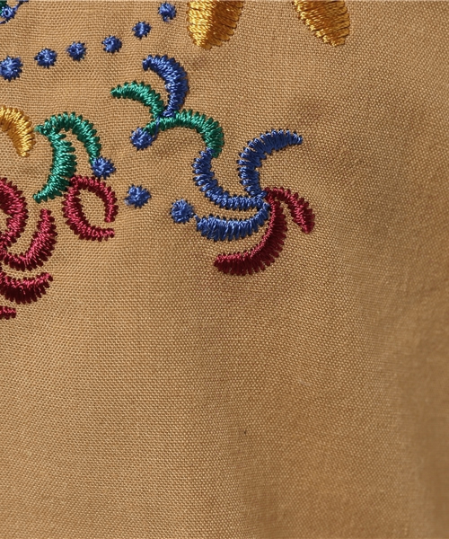 earth music&ecology（アースミュージックアンドエコロジー）の「【2016Summer】刺繍スモックプルオーバー（シャツ/ブラウス・レディース・オフホワイト/ライトブラウン/ブラック・FREE）」の10枚目の写真