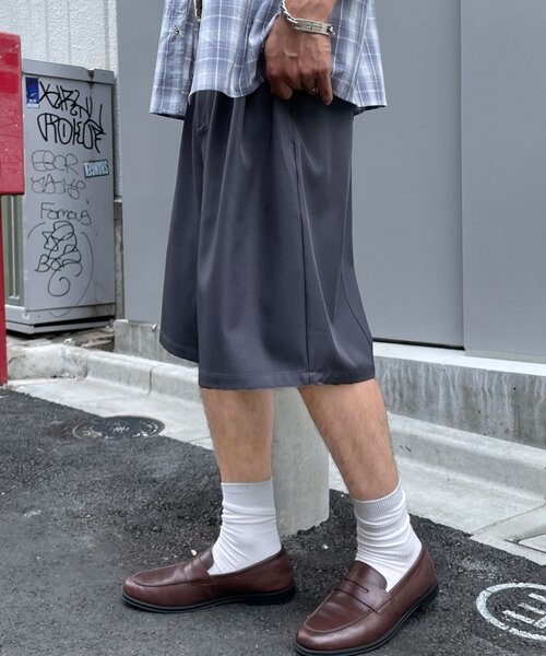 CIAOPANIC（チャオパニック）の「ワイドハーフスラックス / ショーツ（その他パンツ・メンズ・グレー/ブラック・LARGE/MEDIUM）」の3枚目の写真