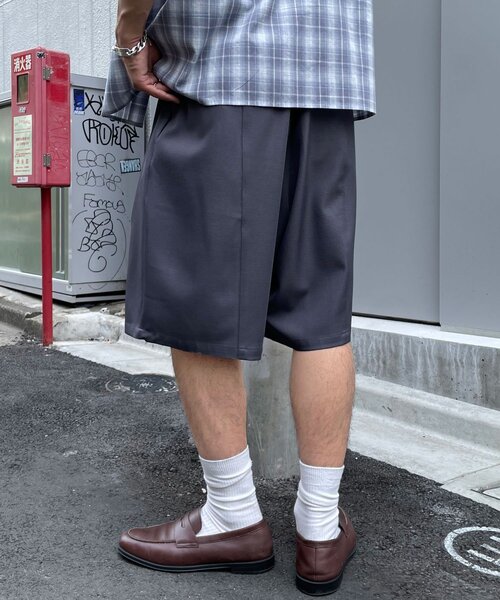 CIAOPANIC（チャオパニック）の「ワイドハーフスラックス / ショーツ（その他パンツ・メンズ・グレー/ブラック・LARGE/MEDIUM）」の4枚目の写真