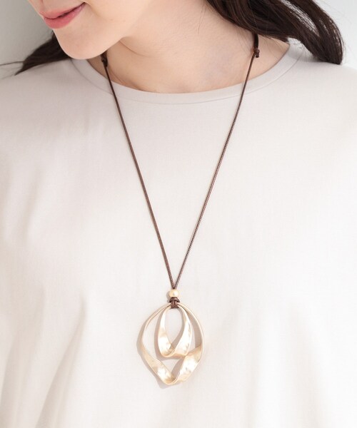 SHOO・LA・RUE（シューラルー）の「マッドビッグモチーフネックレス（ネックレス・レディース・ゴールド/シルバー・00）」の3枚目の写真