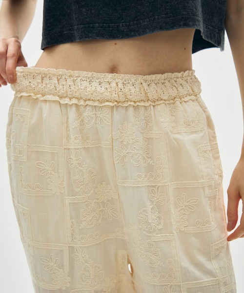 full/fill.(フルフィル)の「flower cord embroidery pants / フラワーコードエンブロイダリーパンツ(その他パンツ・レディース・ナチュラル・FREE)」の10枚目の写真