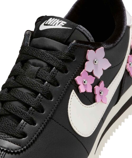 NIKE（ナイキ）の「ナイキ コルテッツ レザー ウィメンズシューズ / Nike Cortez Leather Women's Shoes IV5675-001 Black（スニーカー・レディース・ブラック・23.5/25/22.5/24.5/24/23/26/25.5）」の14枚目の写真