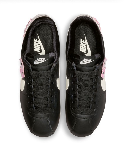 NIKE（ナイキ）の「ナイキ コルテッツ レザー ウィメンズシューズ / Nike Cortez Leather Women's Shoes IV5675-001 Black（スニーカー・レディース・ブラック・23.5/25/22.5/24.5/24/23/26/25.5）」の4枚目の写真