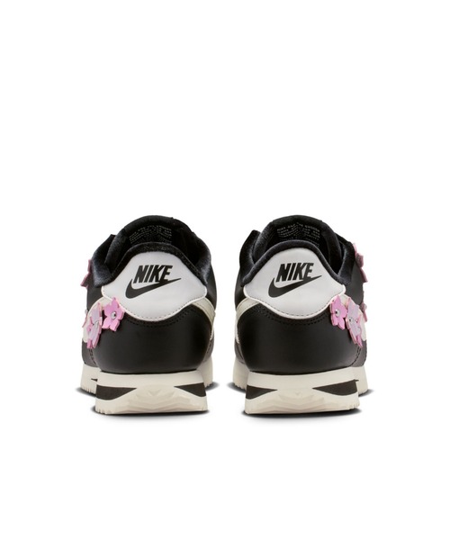 NIKE(ナイキ)の「ナイキ コルテッツ レザー ウィメンズシューズ / Nike Cortez Leather Women's Shoes IV5675-001 Black(スニーカー・レディース・ブラック・23.5/25/22.5/24.5/24/23/26/25.5)」の6枚目の写真