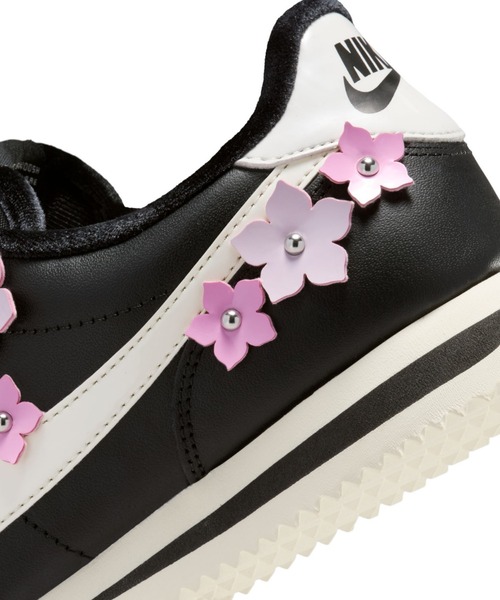 NIKE(ナイキ)の「ナイキ コルテッツ レザー ウィメンズシューズ / Nike Cortez Leather Women's Shoes IV5675-001 Black(スニーカー・レディース・ブラック・23.5/25/22.5/24.5/24/23/26/25.5)」の8枚目の写真