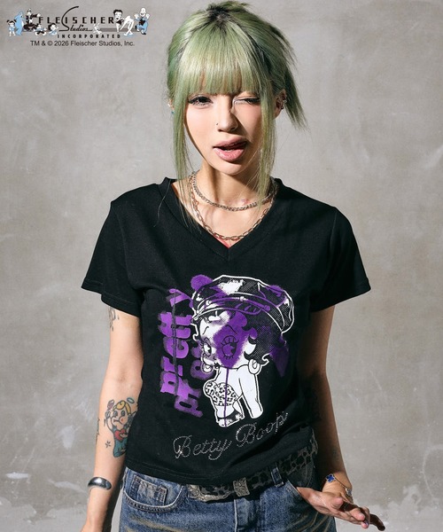 BETTY BOOP(ベティ・ブープ)の「≪Betty Boop(TM)/ベティー ブープ(TM)≫VネックTシャツ(Tシャツ/カットソー・レディース・オフホワイト/ブラック・ONESIZE)」の1枚目の写真