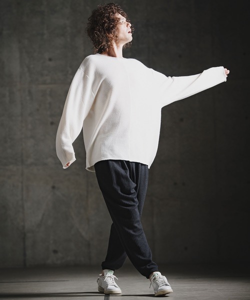 GLIMCLAP(グリムクラップ)の「mlt5757-Textured Waffle Oversized Long Sleeve Tee ロングスリーブTシャツ(211-014-gla-cg)(Tシャツ/カットソー・メンズ・ワイン/オフホワイト/チャコール/ブラック・L/M/S)」の8枚目の写真