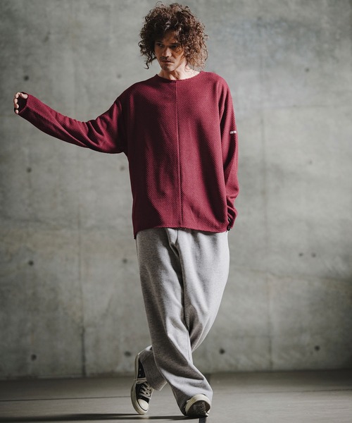 GLIMCLAP(グリムクラップ)の「mlt5757-Textured Waffle Oversized Long Sleeve Tee ロングスリーブTシャツ(211-014-gla-cg)(Tシャツ/カットソー・メンズ・ワイン/オフホワイト/チャコール/ブラック・L/M/S)」の11枚目の写真