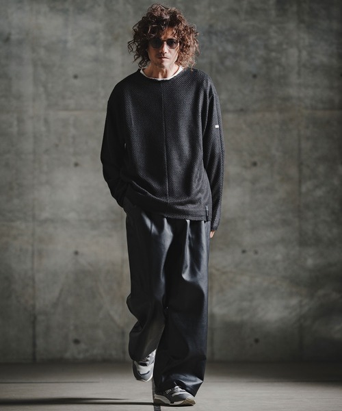 GLIMCLAP(グリムクラップ)の「mlt5757-Textured Waffle Oversized Long Sleeve Tee ロングスリーブTシャツ(211-014-gla-cg)(Tシャツ/カットソー・メンズ・ワイン/オフホワイト/チャコール/ブラック・L/M/S)」の15枚目の写真