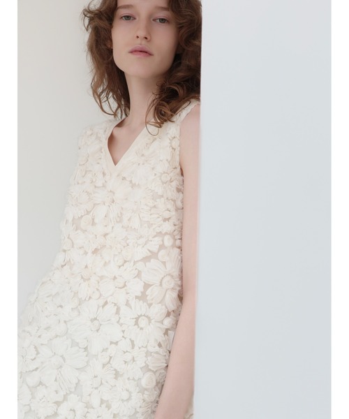 AMOMMA（アモマ）の「FLORAL TEXTURED DRESS（その他トップス・レディース・ブラック/アイボリー・FREE）」の5枚目の写真