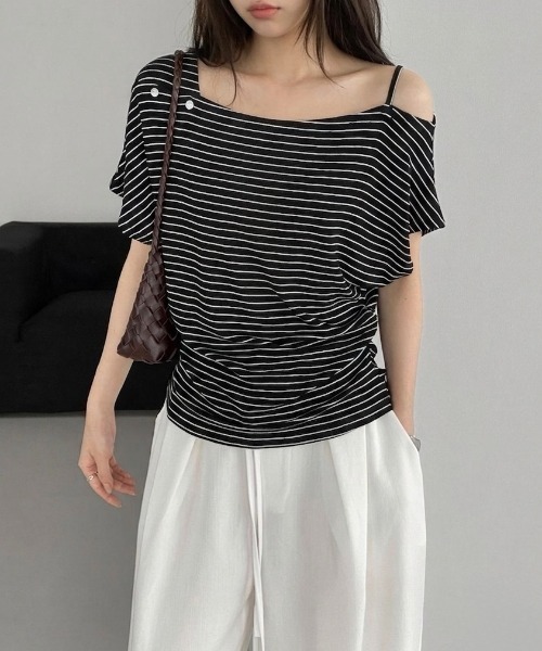 LADY LIKE（レディライク）の「ボタンデザインボーダー柄肩出しトップス（Tシャツ/カットソー・レディース・グレー/ブラック/ネイビー/ホワイト・M）」の5枚目の写真