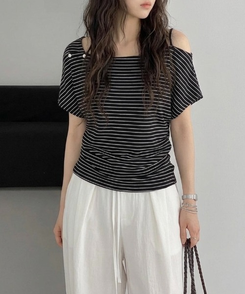 LADY LIKE（レディライク）の「ボタンデザインボーダー柄肩出しトップス（Tシャツ/カットソー・レディース・グレー/ブラック/ネイビー/ホワイト・M）」の7枚目の写真