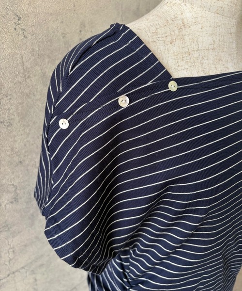 LADY LIKE（レディライク）の「ボタンデザインボーダー柄肩出しトップス（Tシャツ/カットソー・レディース・グレー/ブラック/ネイビー/ホワイト・M）」の14枚目の写真