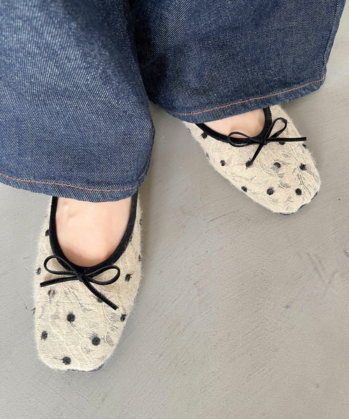 FLAT(フラット)の「《WEB+天神店限定》スクエアドットレースバレエ(バレエシューズ・レディース・ブラック×ブラック/ベージュ・24cm/23.5cm/25cm/23cm/22.5cm/24.5cm/22cm)」の13枚目の写真