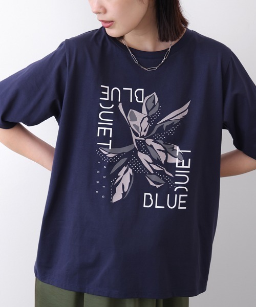 Bou Jeloud(ブージュルード)の「デジタルフラワープリントTシャツ(Tシャツ/カットソー・レディース・ネイビー/オフホワイト/チャコールグレー・FREE)」の3枚目の写真