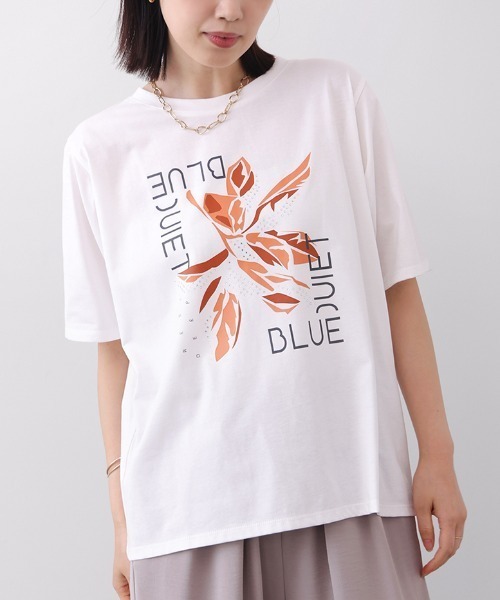 Bou Jeloud(ブージュルード)の「デジタルフラワープリントTシャツ(Tシャツ/カットソー・レディース・ネイビー/オフホワイト/チャコールグレー・FREE)」の2枚目の写真