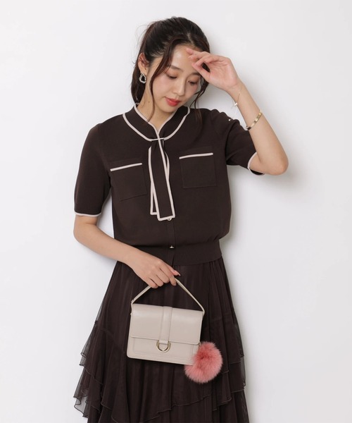 JUSGLITTY(ジャスグリッティー)の「配色ボウタイプルオーバー(ニット/セーター・レディース・ブラック/オフホワイト/ブラウン・2)」の4枚目の写真