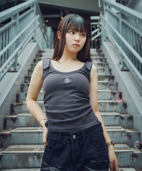Subciety(サブサエティ)の「Metal strap tank top(タンクトップ・レディース・チャコール・FREE)」の1枚目の写真