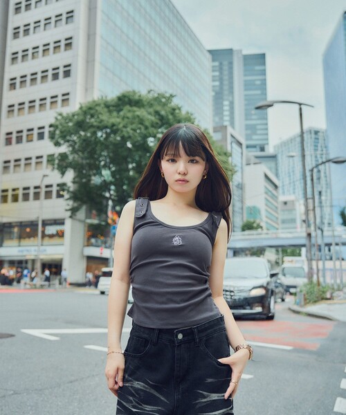 Subciety(サブサエティ)の「Metal strap tank top(タンクトップ・レディース・チャコール・FREE)」の8枚目の写真