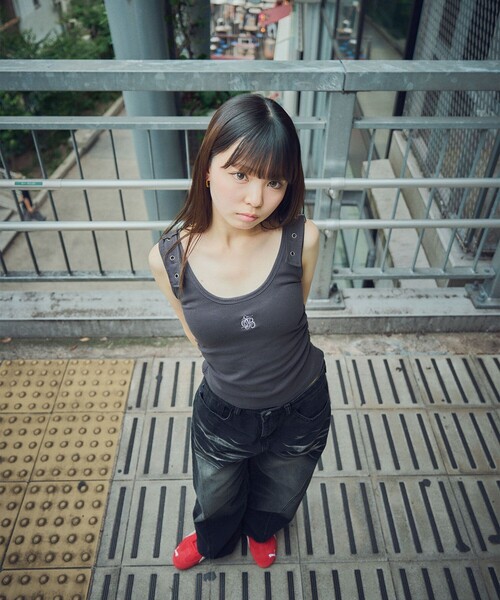 Subciety(サブサエティ)の「Metal strap tank top(タンクトップ・レディース・チャコール・FREE)」の9枚目の写真