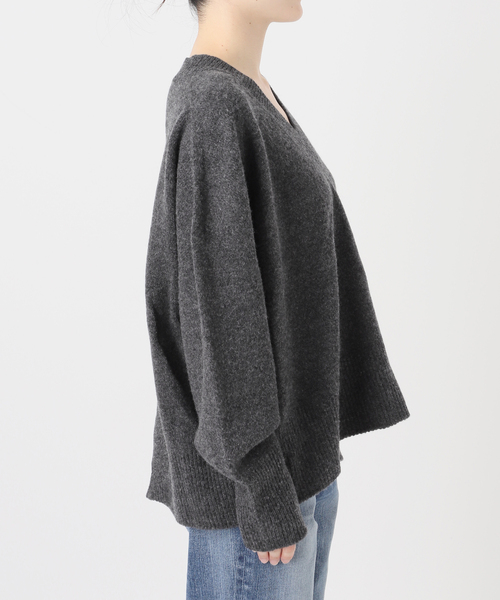 Spick & Span（スピックアンドスパン）の「クーマラムVネックプルオーバー（ニット/セーター・レディース・レッド/ベージュ/チャコールグレー/ブルー系その他・FREE）」の9枚目の写真