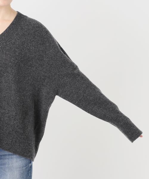 Spick & Span（スピックアンドスパン）の「クーマラムVネックプルオーバー（ニット/セーター・レディース・レッド/ベージュ/チャコールグレー/ブルー系その他・FREE）」の12枚目の写真