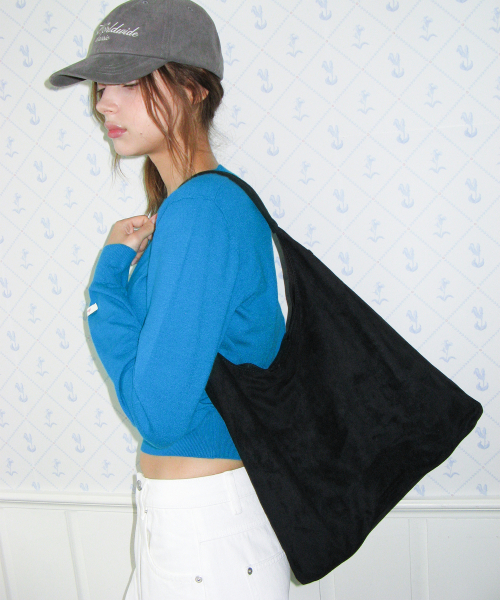 AMESWORLDWIDE（アメスワールドワイド）の「CLASSIC SUEDE SHOULDER BAG BLACK（ショルダーバッグ・レディース・その他・FREE）」の3枚目の写真