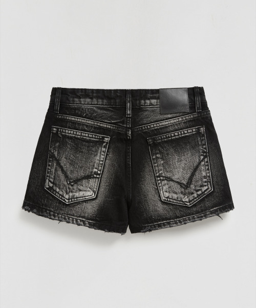 LMOOD WOMEN(エルムード ウーマン)の「ロー デニム ショーツ ウォッシュドブラック(その他パンツ・レディース・その他・38/36)」の4枚目の写真