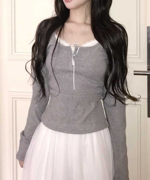 lulufa(ルルファ)の「配色レースリボンスクエアネックトップス(Tシャツ/カットソー・レディース・グレー/ブラック/ピンク・FREE)」の2枚目の写真