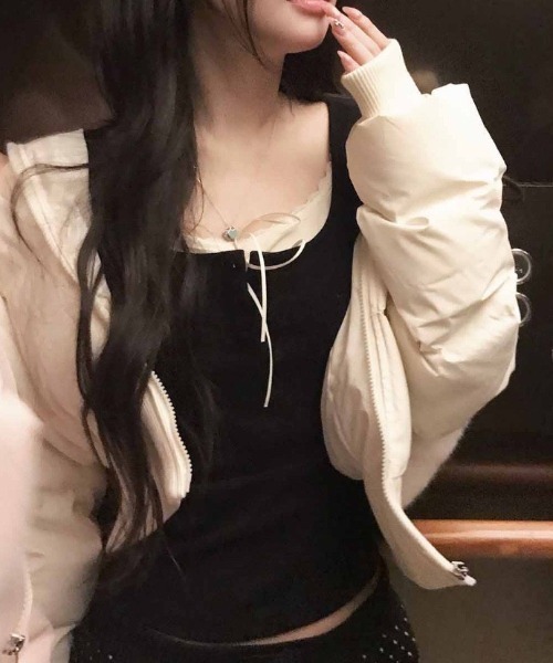 lulufa(ルルファ)の「配色レースリボンスクエアネックトップス(Tシャツ/カットソー・レディース・グレー/ブラック/ピンク・FREE)」の4枚目の写真