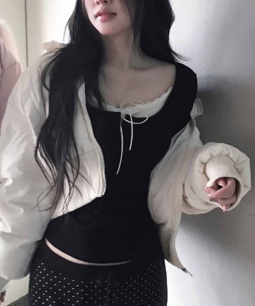 lulufa(ルルファ)の「配色レースリボンスクエアネックトップス(Tシャツ/カットソー・レディース・グレー/ブラック/ピンク・FREE)」の9枚目の写真