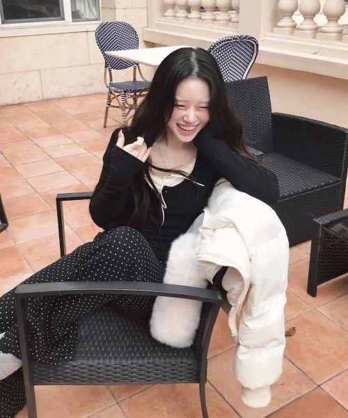 lulufa(ルルファ)の「配色レースリボンスクエアネックトップス(Tシャツ/カットソー・レディース・グレー/ブラック/ピンク・FREE)」の10枚目の写真