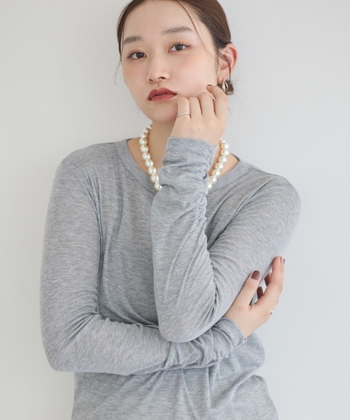 earth music&ecology(アースミュージックアンドエコロジー)の「シアーフライストップス(Tシャツ/カットソー・レディース・グレー/ブラウン/オフホワイト/ブラック・FREE)」の1枚目の写真