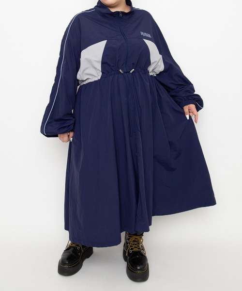 PUNYUS(プニュズ)の「【NEW SIZE】切り替えナイロンワンピース(ワンピース・レディース・カーキ/ネイビー/ブラック・5/3/4/2/1)」の3枚目の写真