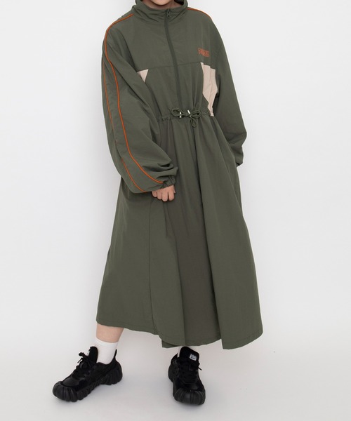 PUNYUS(プニュズ)の「【NEW SIZE】切り替えナイロンワンピース(ワンピース・レディース・カーキ/ネイビー/ブラック・5/3/4/2/1)」の1枚目の写真